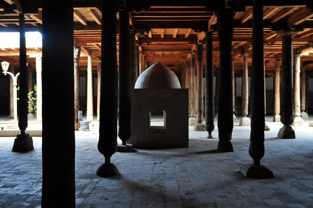 06 Khiva - moschea del venerdi.JPG